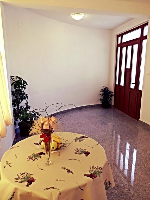 Apartmani Simic Starigrad Paklenica Exteriör bild