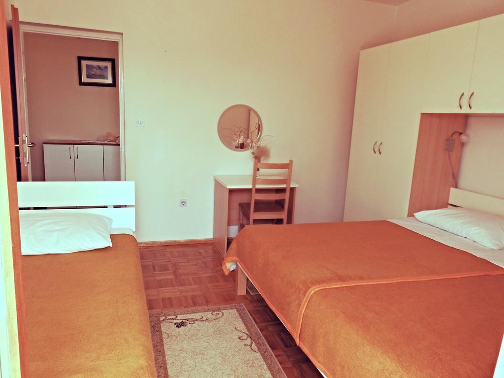 Apartmani Simic Starigrad Paklenica Exteriör bild