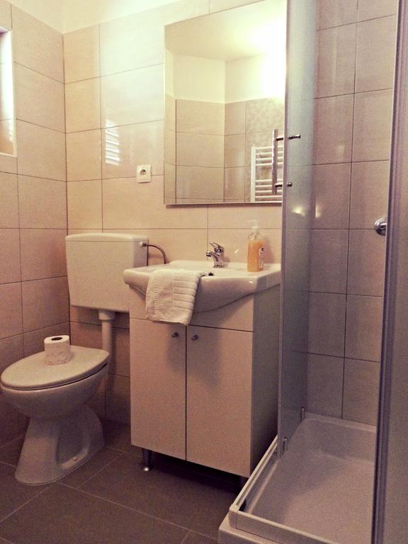 Apartmani Simic Starigrad Paklenica Exteriör bild