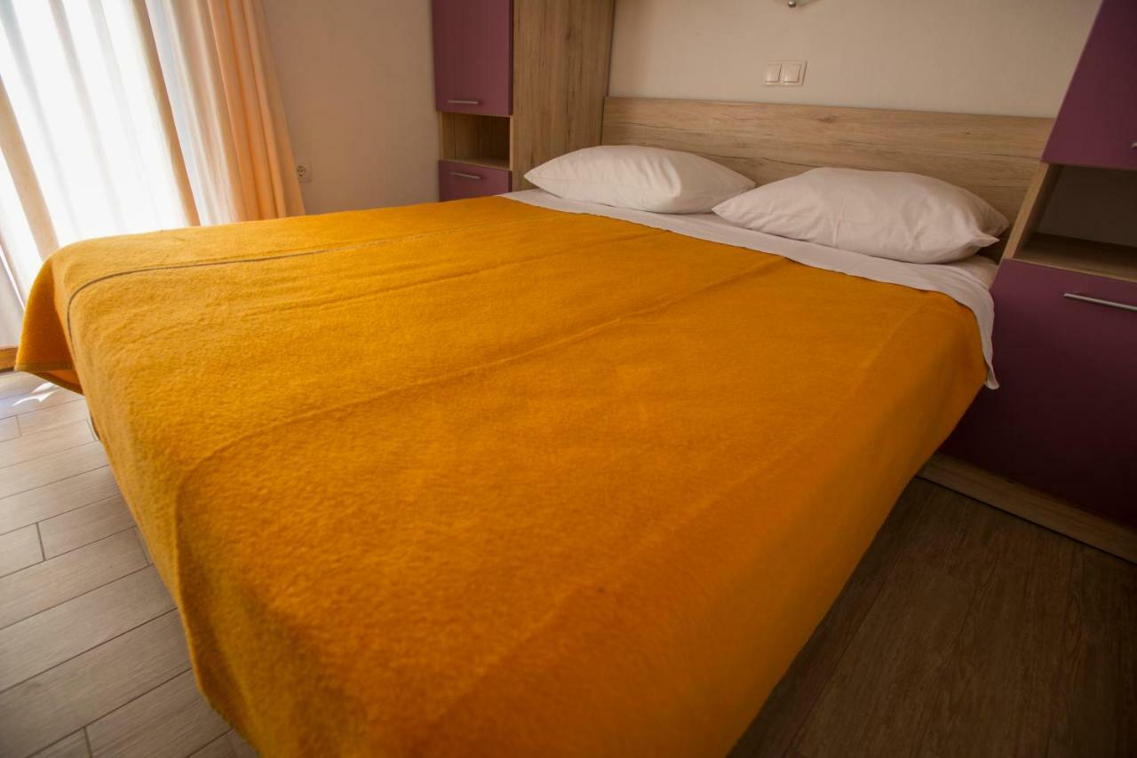 Apartmani Simic Starigrad Paklenica Exteriör bild