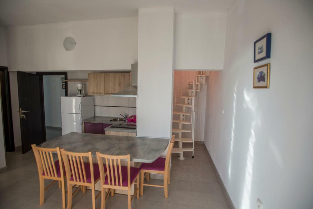 Apartmani Simic Starigrad Paklenica Exteriör bild