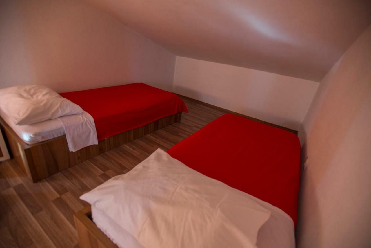 Apartmani Simic Starigrad Paklenica Exteriör bild