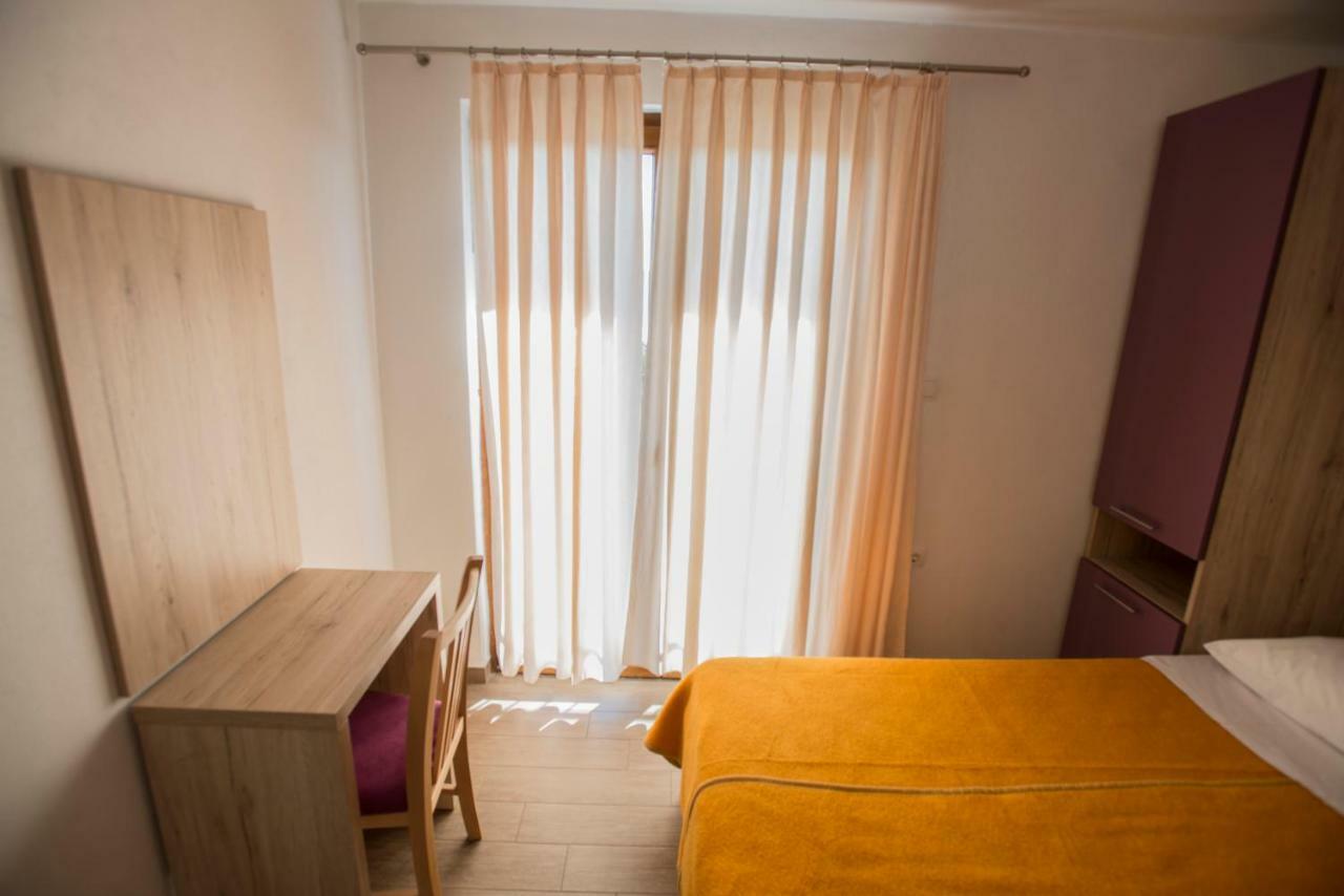 Apartmani Simic Starigrad Paklenica Exteriör bild